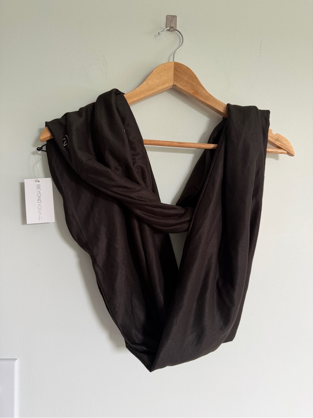 Beyond Yoga Black Pocket Infinity Scarf Accessory Layers Neutral Workout